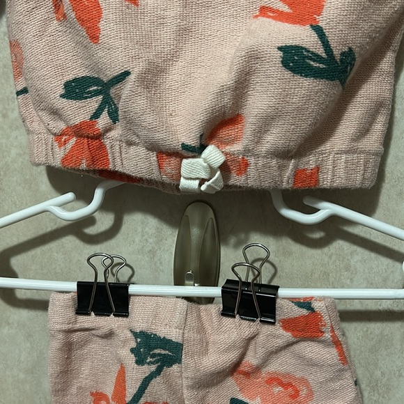 Salmon Cat&Jack 3-6mo pullover set
Carters butterfly and flower 6mo pullover set - Picture 8 of 12